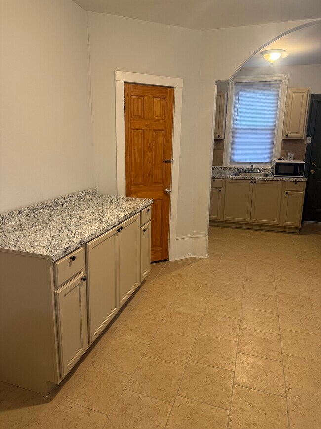 Foto del edificio - 3550 N Marshall St