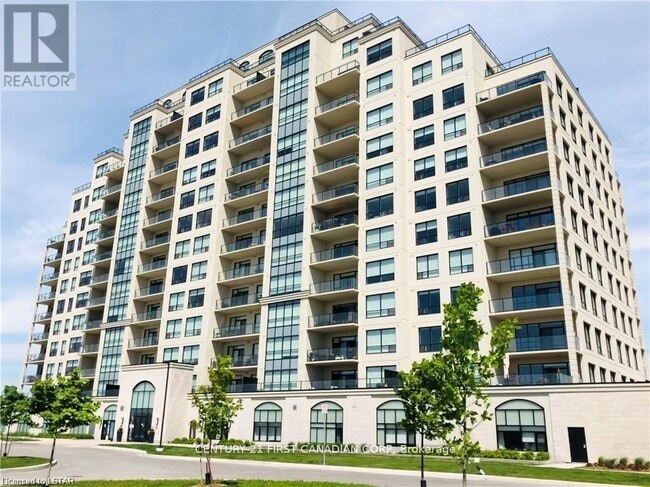 Building Photo - 260 Villagewalk Blvd