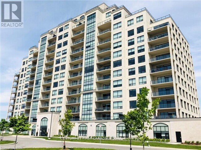 Photo du bâtiment - 260 Villagewalk Blvd