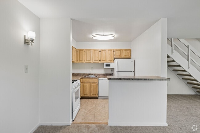 2BR, 1BA - 970SF - Kitchen - Round Hill Apartments of Chevy Chase