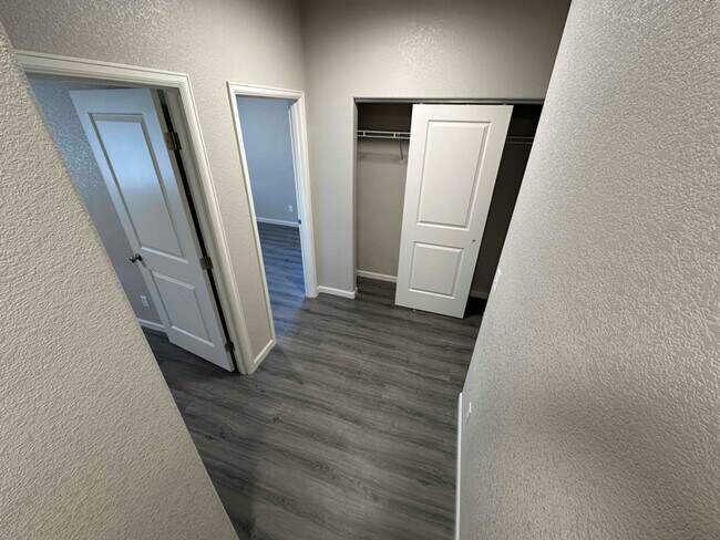 Foto del edificio - 684 E Hahns Peak Ave