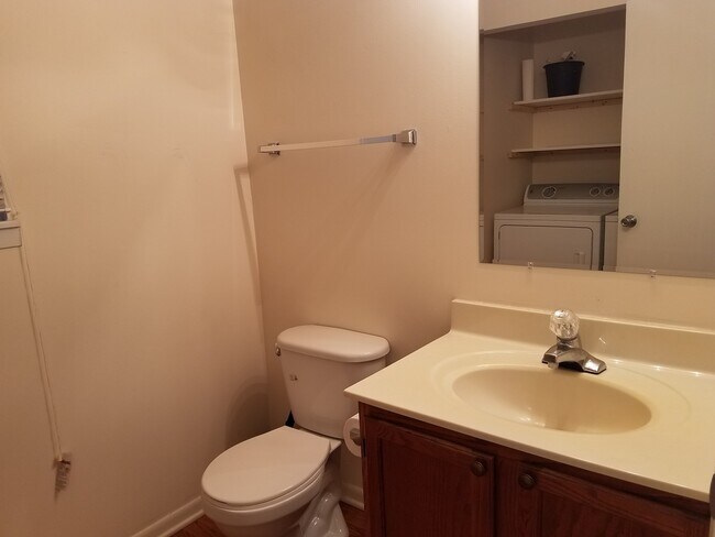 Building Photo - 579 Pleasant Pl
