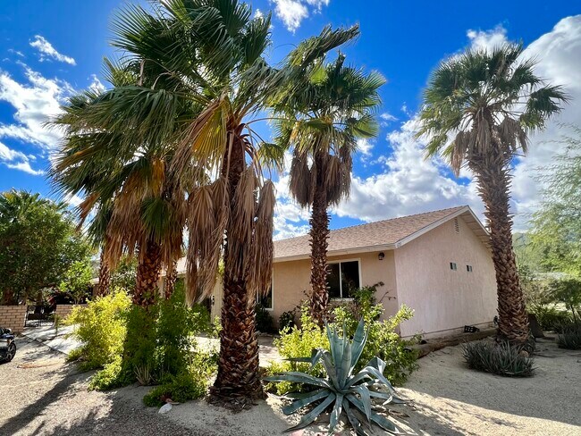 Building Photo - 603 Verbena Dr