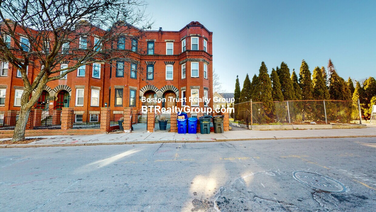 Primary Photo - 80 W Cottage St