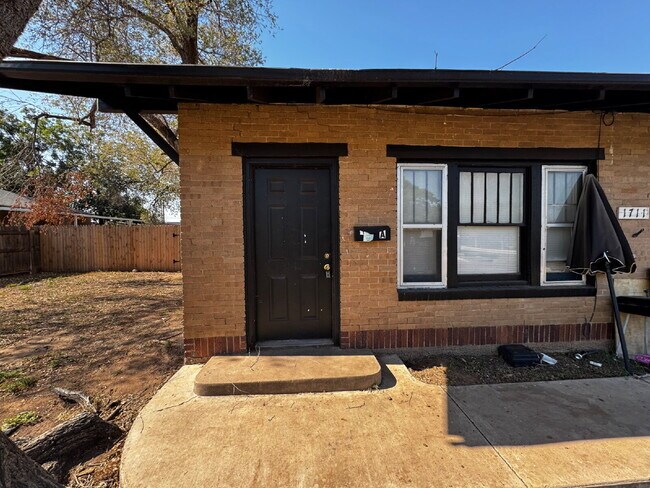 Foto del edificio - Beautiful  Duplex Conveniently Located In Between Downtown Lubbock & Texas Tech Campus!