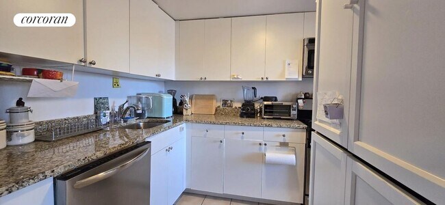 Foto del edificio - 225 8th Ave