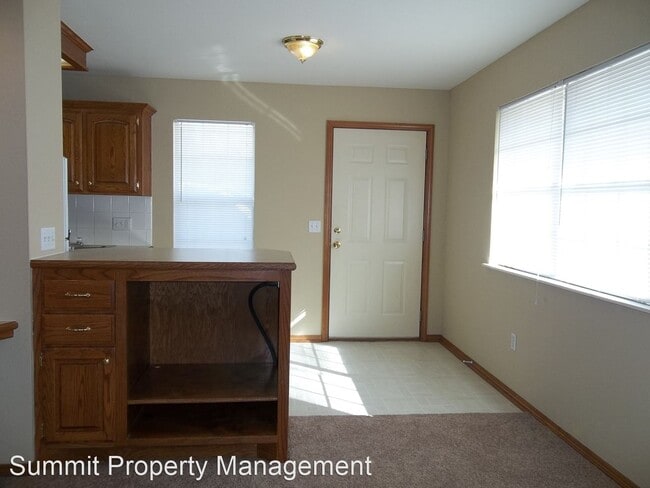 Building Photo - Studio, 1 bath Apartment - 120 S. Burdick ...