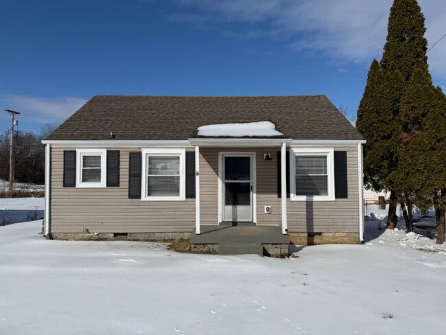 Building Photo - 15 Maple St