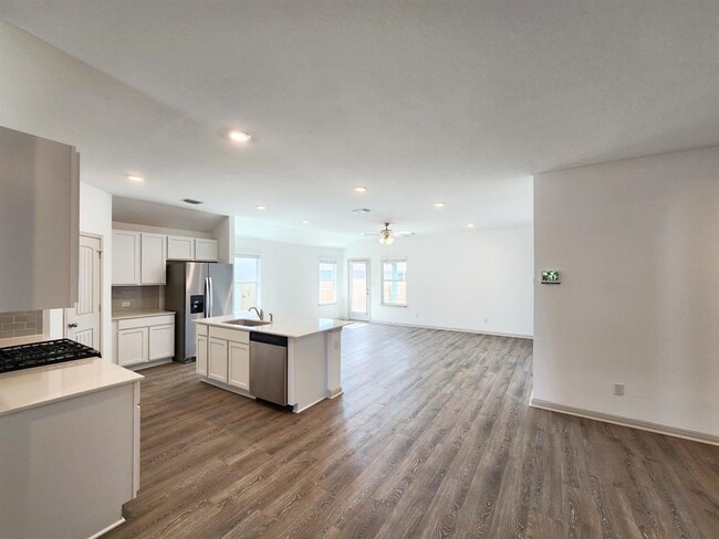 Building Photo - 120 Sweetwater Crk Ln