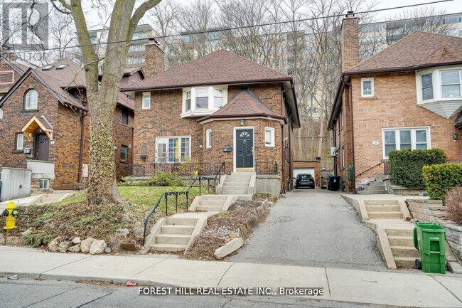 Photo du bâtiment - 8 Poplar Plains Crescent