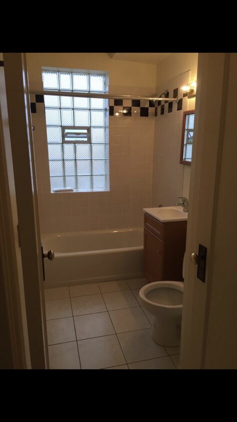 Bathroom - 5040 W Diversey Ave