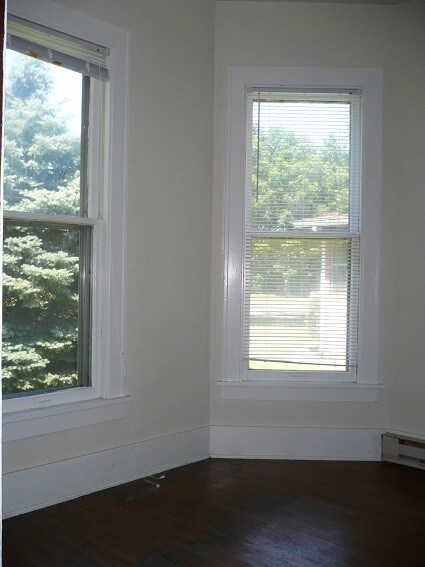 Building Photo - 430 S 4th St