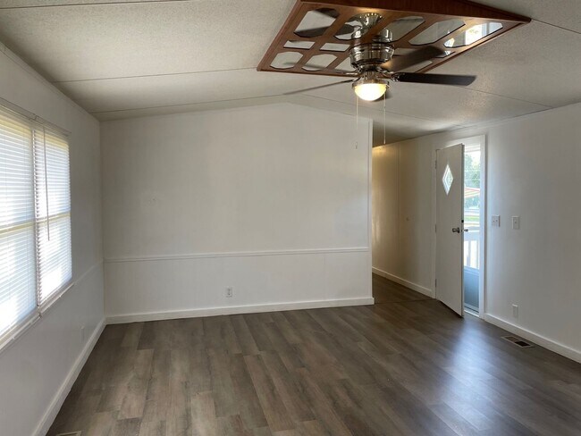 Foto del edificio - 3 BED, 2 BATH MOBILE HOME