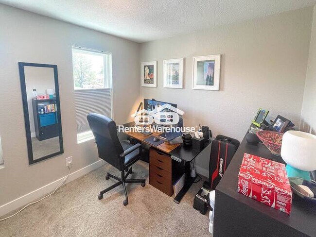 Building Photo - Updated Townhome with Yard in RiNO