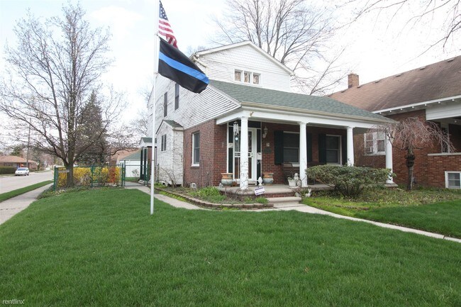 Building Photo - 15701 N Park Ave