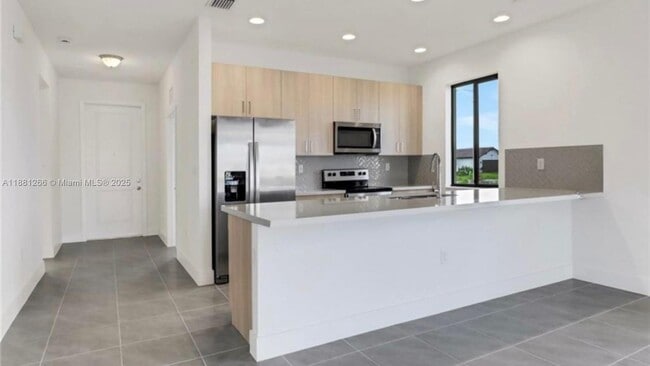Foto del edificio - 5265 Lamone Ln