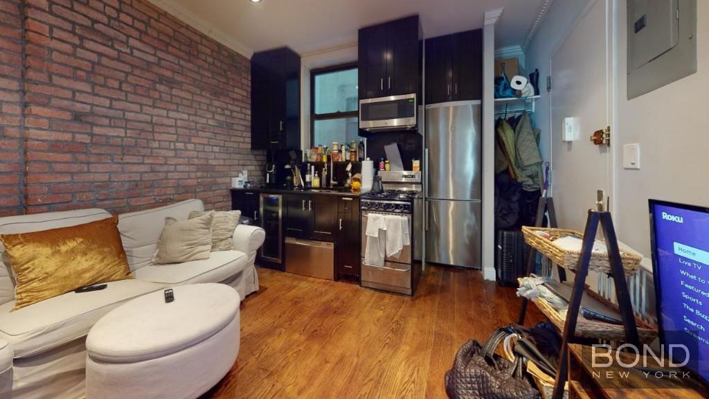 Foto principal - 422 E 9th St