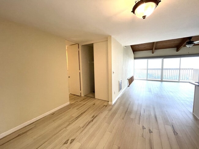 Foto del edificio - Ocean view updated 2 bed, 2 bath  condo in...