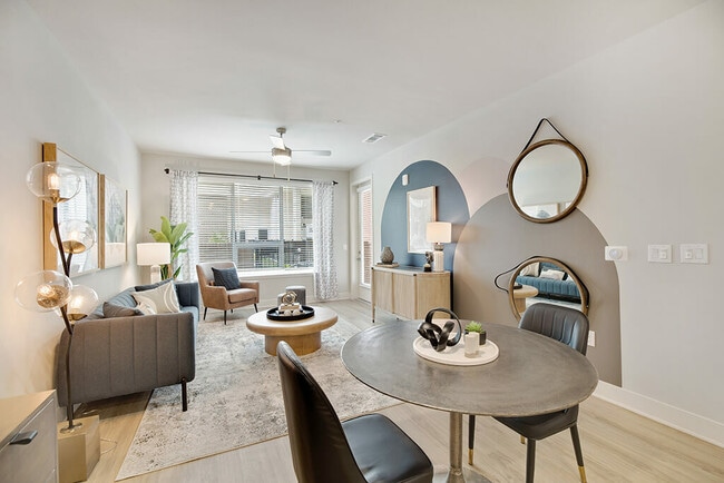 Foto del edificio - Live Smart, Live Downtown – Up to 6 Weeks ...