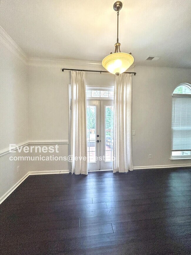 Building Photo - 160 Foxtail Dr