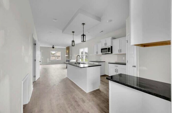 Foto del edificio - Brand New Three Bedroom