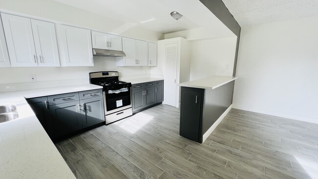 Foto del edificio - 723 Ivywood Dr