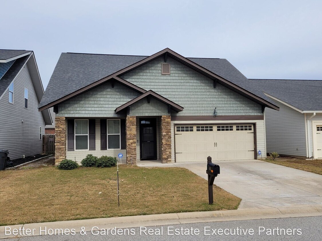 3 br, 2.5 bath House - 4435 Grove Landing