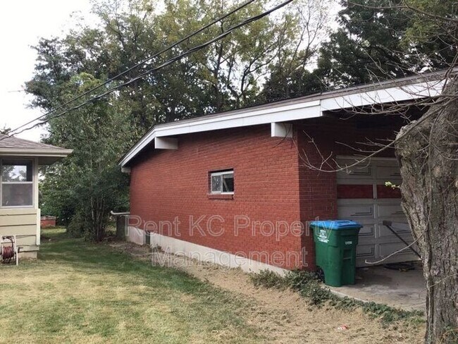 Foto del edificio - 5323 NW Edgewood Cir