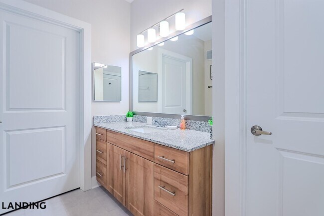 Foto del edificio - 2361 Commerce Park Dr NE