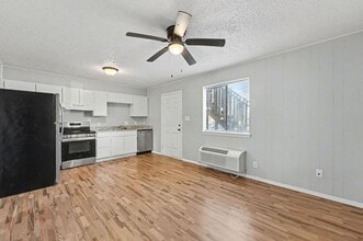 Building Photo - 1045 Happy Holw