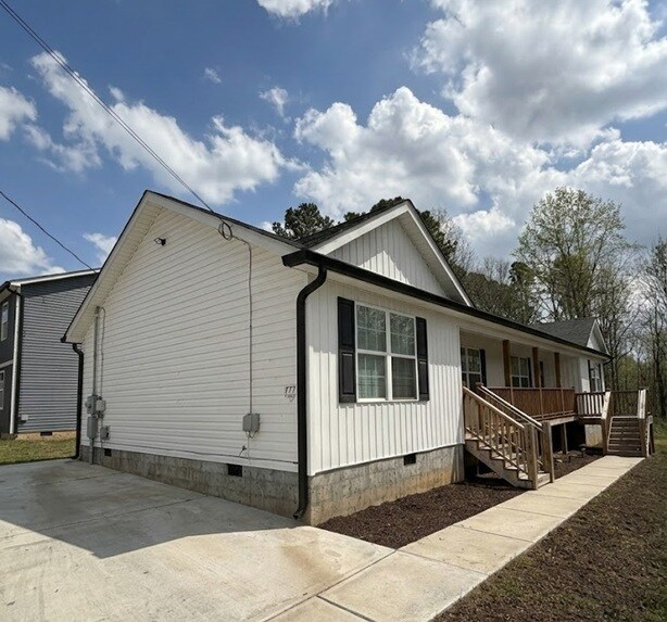 Building Photo - 111 Buster Ln