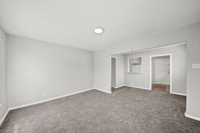 Building Photo - 1721 W 5th St