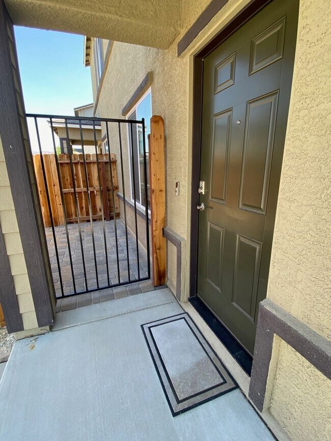 Foto del edificio - 525 Autumn Breeze Cir