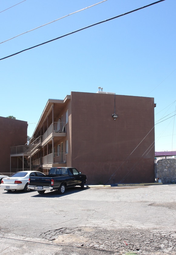 Pearl Apartments - 525 N Carolina Dr