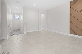 Building Photo - 6947 Avalon Cir