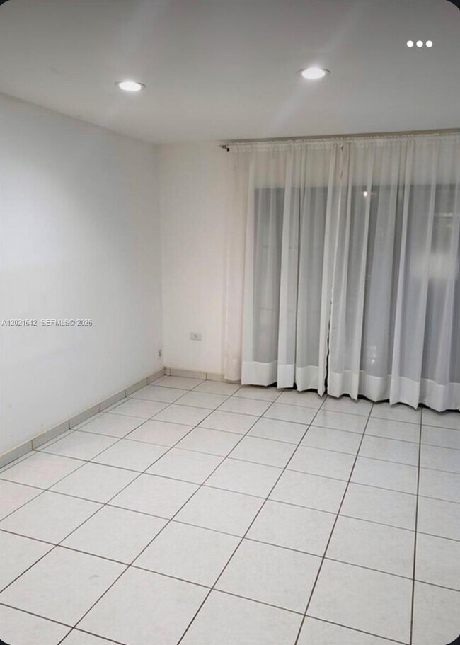Foto del edificio - 3301 Raleigh St