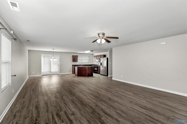 Foto del edificio - 325 Kenneth Blvd NW