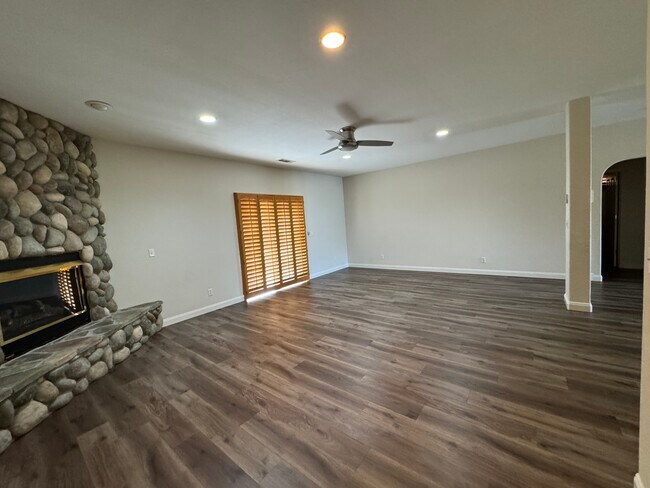 Foto del edificio - 767 Kingman Dr