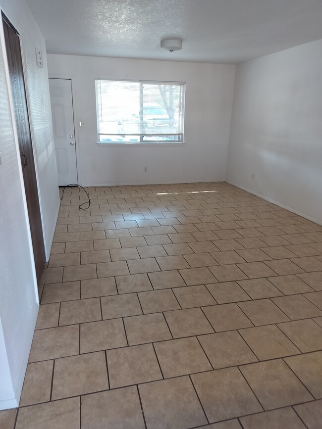 Building Photo - 448 Dartmouth Ave