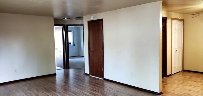 Foto del edificio - 414 S Curtis Rd