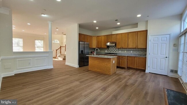 Building Photo - 13037 Town Commons Dr