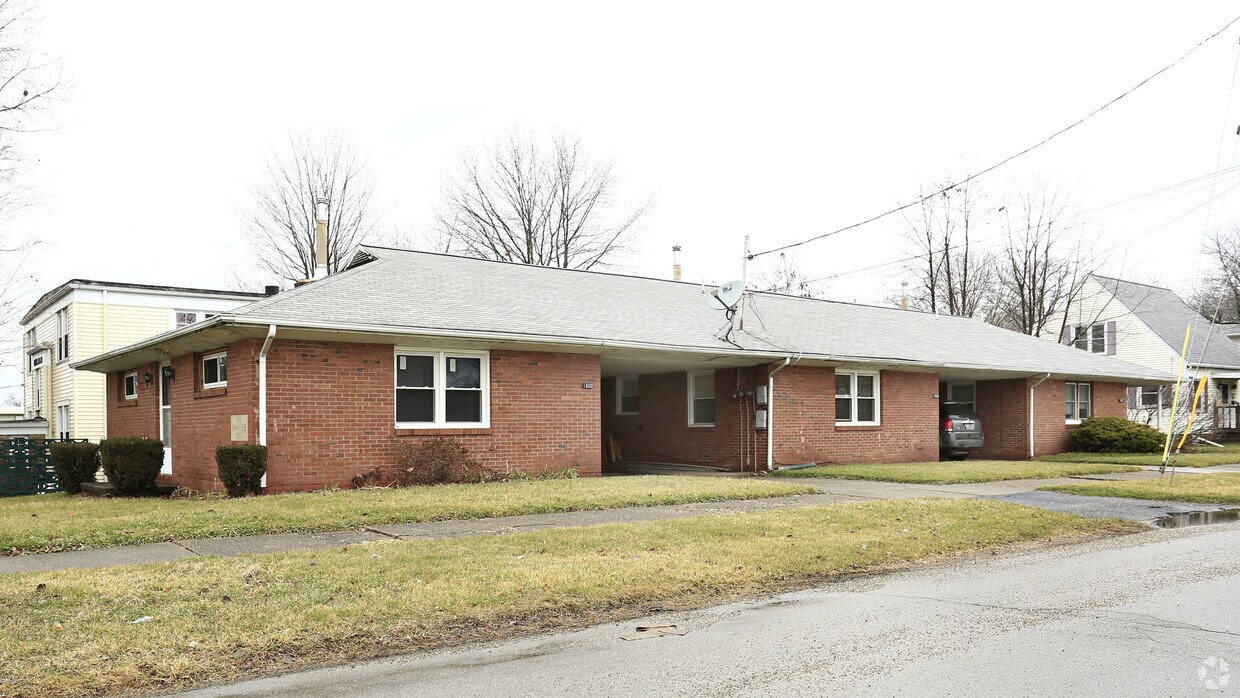 Foto principal - 3257 Youngstown Rd SE