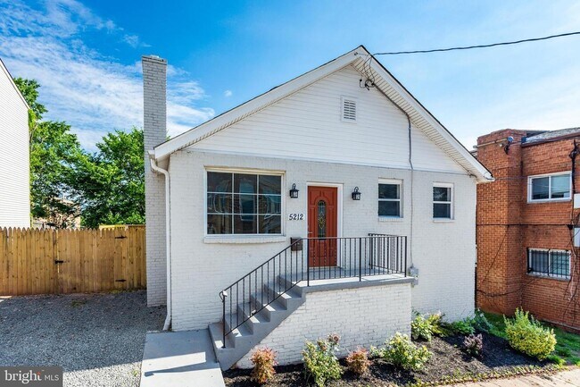Foto del edificio - 5212 D St SE