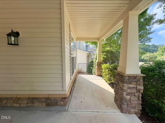Building Photo - 4008 Vallonia Dr