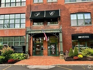 Building Photo - 526 Plum St