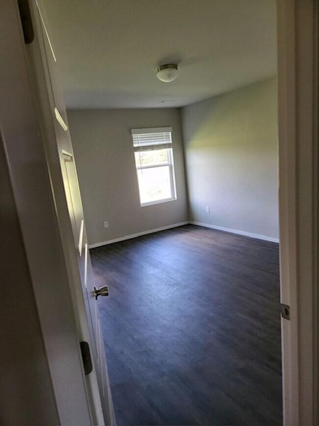 Building Photo - Brand New4 Bedroom ,2.5 Bath  with 2 Car G...