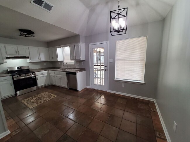 Foto del edificio - 4652 Crestfield Rd