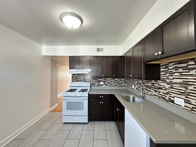 Foto del edificio - 4924 Mulford St