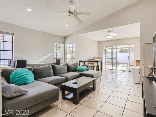 Building Photo - Gorgeous, spacious 1 story fully furnished...
