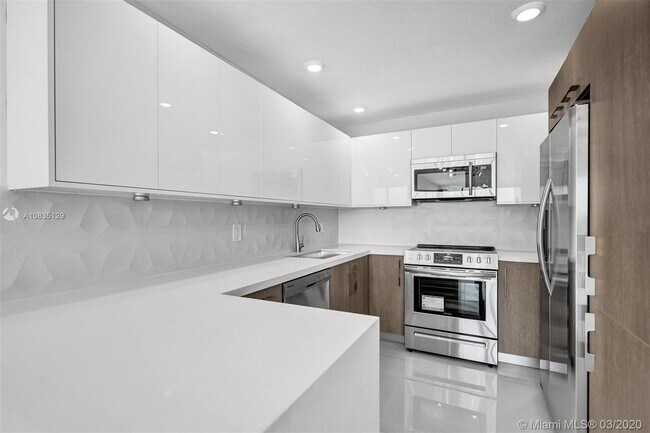 Building Photo - 2401 S Ocean Dr